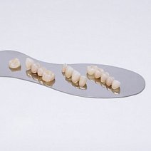 Пластмассовые коронки
